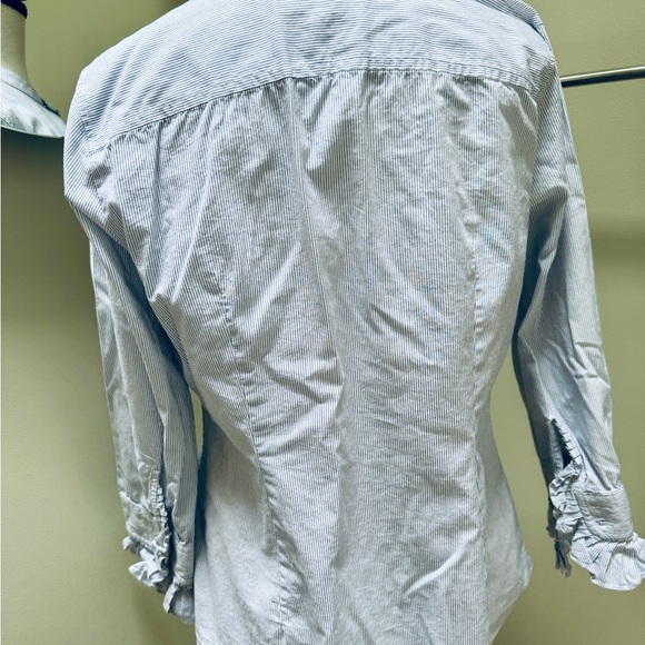 Banana Republic Blue & white striped ruffled cuff sleeves Women's blouse, size 6 - Picture 7 of 8
